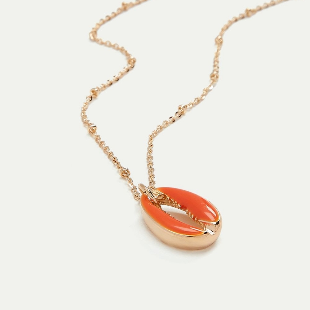 New in package. Shell pendant necklace